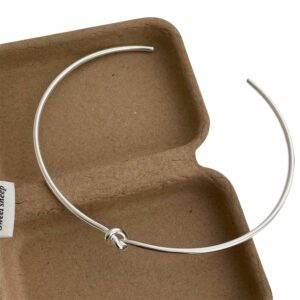 Torque gaulois argenté ouvert avec nœud central