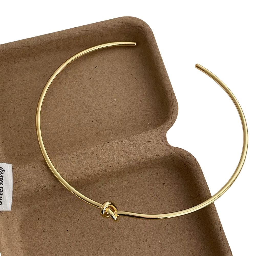 Torque gaulois doré ouvert avec nœud central