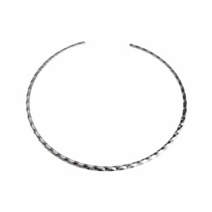 Torque gaulois argenté martelé fin