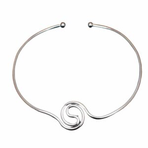 Torque gaulois spirale centrale argentée ouvert