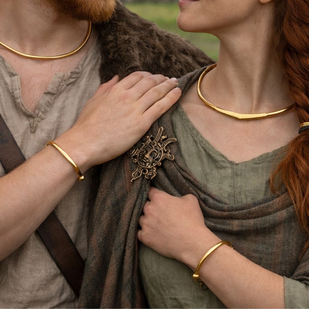 Bracelet torque gaulois fin doré ouvert – Image 2