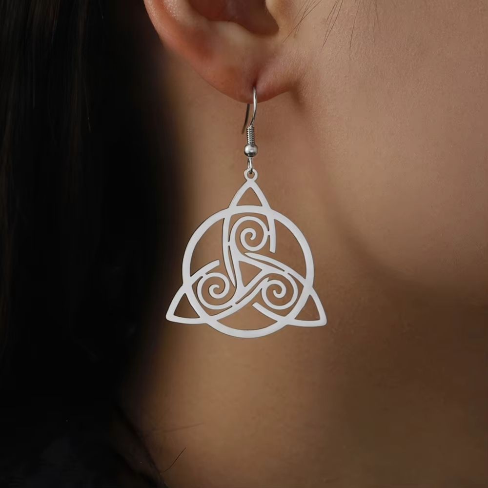 Boucles d’oreilles gauloises triquetra argentées – Image 2